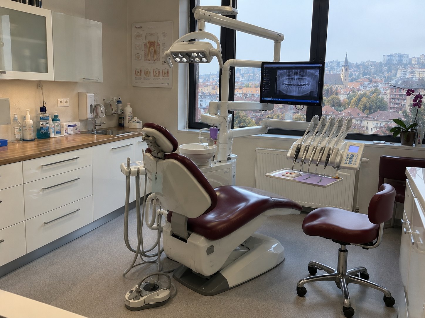 Cabinet stomatologic Cluj, scaun dentar si echipament modern